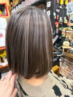 🍎ハイライト（メッシュブリーチ）＋全体カラー＋トリートメント🔸お支払い現金のみ