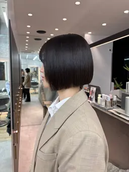 【3センチ以上カット限定‼️】ボブカット➕髪質改善トリートメント✨️(口コミ超音波アイロン、ナノスチーム💟)