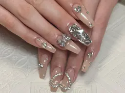 人気💕自爪🔅持ち込みデザイン・ブランド全店パーツつけ放題・アートやり放題