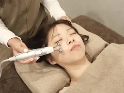 ☆【リフトUP&たるみケア】小顔矯正+EMS+ラジオ波+ドライヘッドスパ