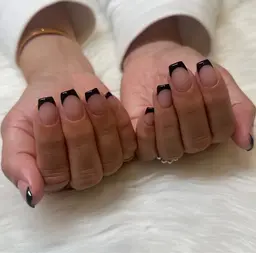 ハンドネイル/オフなし💅🏻/白or黒フレンチネイル(ベースカラーなし)