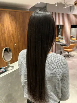 全頭ストレートパーマ❗️リタッチも可❗️クセが気になる方は是非❗️髪質改善トリートメント付き✨