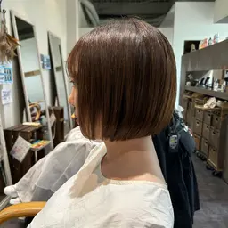 レディースカット(3㎝以上，スタイリング込み)