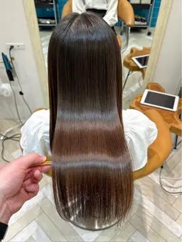 カット➕まるで地毛のような艶髪矯正➕トリートメント🌕