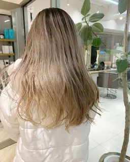 🩷冬に大人気⛄️❄️ダブルカラー 🩷 ケアブリーチ ➕ ハイトーン艶カラー ➕高保湿トリートメント 🫧