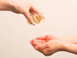保湿オイルを温めてたっぷり使用♪フェムケア