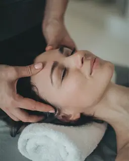 【🌿ドライヘッドスパ+首肩60分🌿】脳疲労、睡眠不足、ストレス、眼精疲労など。首、肩〜頭皮をじっくりほぐします