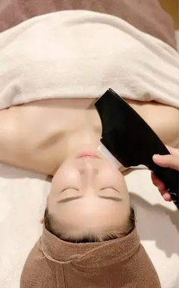 【光トリートメント】　シミ、ニキビ、ニキビ跡、乾燥、毛穴、顔脱毛、小顔　水分値アップ⤴️赤ちゃん肌に導いてくれる✨