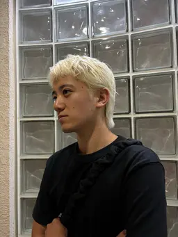 メンズキーショート、坊主×ブリーチカラーモデル