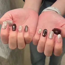 【オフ込み✨】4本アート🎨（10本中）アートは持ち込み🎀💅