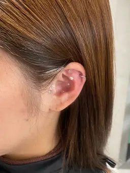 【ナツミ限定メニュー】 耳ツボジュエリー+艶カラー+髪質改善Tr ¥15400 (耳ツボ)