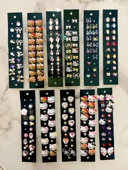 大人気🤍耳ツボ　jewelry💎･*.ﾟ