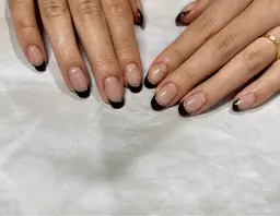 フレンチ💅ラメライン込み✨クリアベースのフレンチになります！ベースをワンカラーにフレンチは＋1,650円⭐︎
