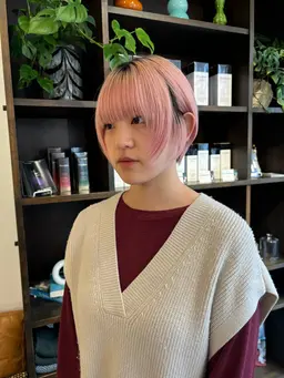 【ショートボブ•平日限定メニュー✨】　ショートだけど短く、スッキリしすぎたくない方へ　オススメです🕊️