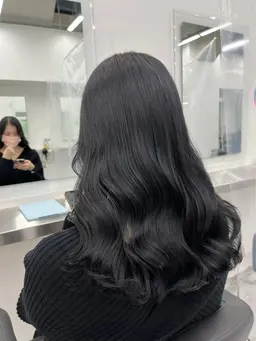 【🩶実習生,就活生おすすめ！🩶】艶のある暗めカラー➕オリジナルトリートメント🫧➕炭酸Spa💗