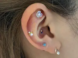 🎉New menu👂耳ツボジュエリー💎両耳６個💎シンプルパーツ４＋キラキラパーツ２