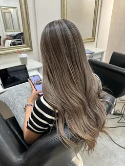 【モデル】バレイヤージュ(ブリーチ込み)+ oggiottoトリートメント