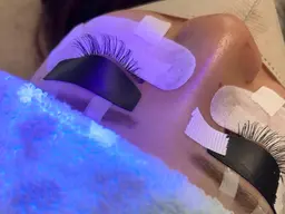【LEDマツエク】ご新規様オフ込フラットラッシュ120本(前回ご来店から3ヶ月以上の方も対象⭕️)次回予約特典あり