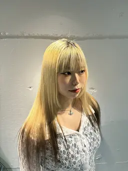 ️🩵minimo価格️🩵ケアブリーチ＋艶カラー✨️＋ カット（顔周り・前髪のみ可）