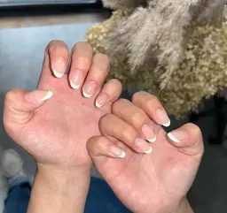 12/9 10:00おひとり様限定❣️練習メニュー 白フレンチ+グラデーション🪽