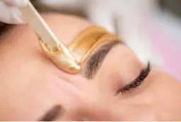 眉(ブロウ)ワックス&間引きでスタイリング【お顔の印象8割は“眉”で決まる！大人のための美眉コース✨】