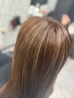 【白髪ぼかしハイライト】表面ハイライト➕カラートリートメント➕炭酸スパ‼️