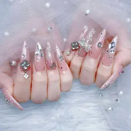 ハンドネイル 当店人気メニュー❣️チップ長さ出しワンカラー❣️パーツし放題❣️