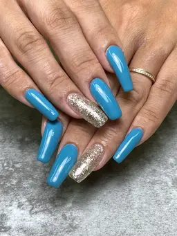 【オフあり】ハンド💅🏻長さ出し10本❕ワンカラー＋ラメ2本✨💙※現金のみ