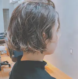 カットカラーハイライト/シャンプーブロー込み。ハイライト10​〜​15枚。