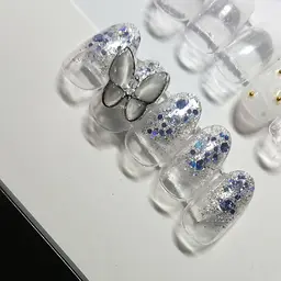 ラメグラデーション+バタフライチャーム2つ￥5500