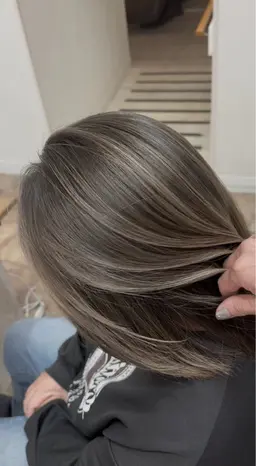 🐶カット+半頭ブリーチ+白髪ぼかしメテオカラー+リファウルトラファインバブル🐶