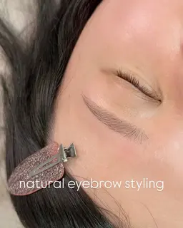 アイブロウ間引きスタイリング