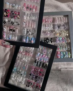 サイズに合わせたオーダーネイルチップ