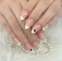 💅フレンチ ネイル【初回オフ無料】(ストーン4粒プレゼント)