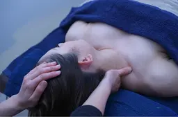 【12月限定】話題のCBDオイルヘッドスパ🌱(デコルテ〜肩、首、ドライヘッド)45分