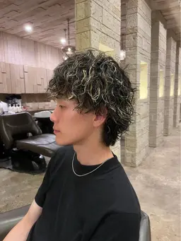 🍠【周りと違ったヘアスタイルに!】メンズカット+ハイライトカラー