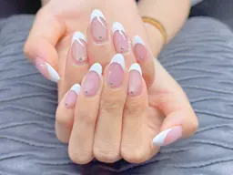 指先をさらに魅力的にフレンチネイル（ベース有り）💅🏻✨️