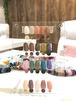 【オフ有 ケア込み✨✨】パラジェルワンカラーネイル💅💅　５０色以上のカラーからお選び頂けます。