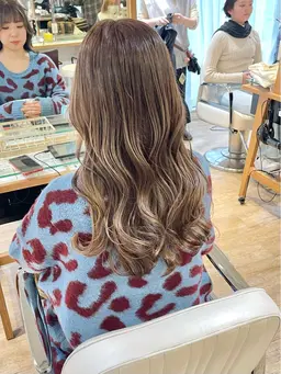 🍑たっぷりハイライト！トーンアップ、白髪ぼかしやコントラストも【ハイライト＋ワンカラー】