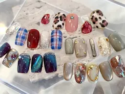 🧡デザインコース⭐︎定額選べるデザイン。メインアート2本づつ程度のデザイン ※初回他店オフはサービス❗️ファイル代込み