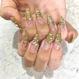 【新規】【ハンド】【スカルプ】ラメグラデーション・ストーン盛り放題/初回オフ無料・ケア別途