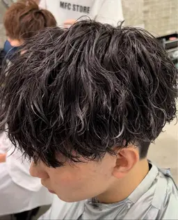 ミニモ学割　カット+パーマ+トリートメント（ツイスト、波巻き、シャドウ、フェザー）