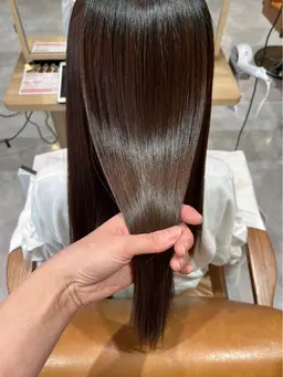 【広がり、うねりが気になる方に】縮毛矯正