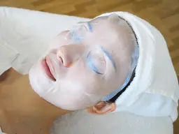 3大美白成分をふんだんに使った超美白パック！！スーパーギガホワイトコース✨角質ケア+浸透率アップ導入❣ヘッドマッサージ付