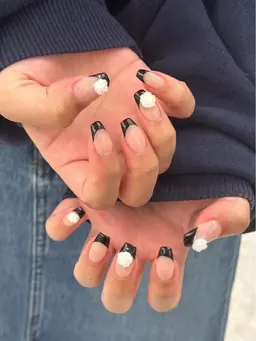 🖤ハンドフレンチネイル🖤