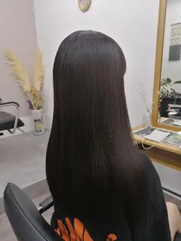 人気❣️クセも直せてサラサラツルツル縮毛矯正カット込み⭕️うるツヤ質感になりたい方お試し下さい😊ロングは別途¥1100