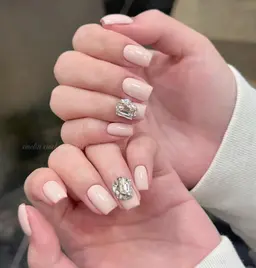 ♡🎀自爪・ワンカラーofラメグラー大きいパーツ2個無料🌟