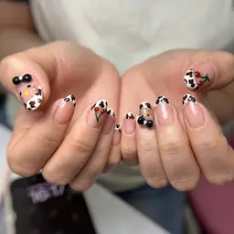 シンプルデザイン:フレンチ。。。持ち込みデザイン(自爪)