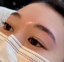 ハリウッドブロウリフト（眉毛）