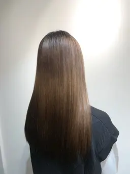 【平日限定)プレミアム縮毛矯正➕極上トリートメント(カット＋¥4400)施術時間　2.5h ロング料金なし